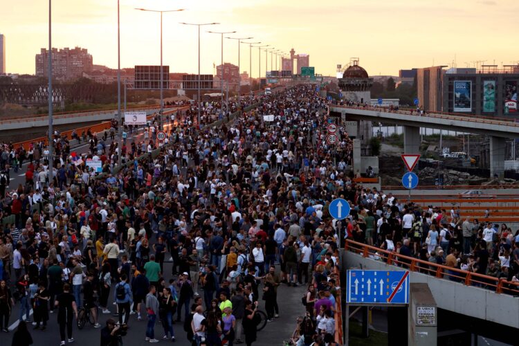 Završeni protesti, iz Beograda poruka „Šetaćemo dok se ne ispune zahtevi“