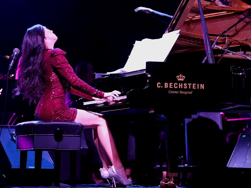 „Srbija ima posebno mesto u mom srcu“: Atraktivna Lola Astanova održala sjajan koncert u Beogradu