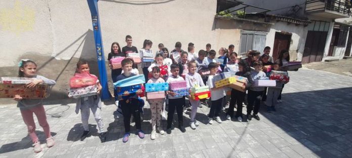 Deca iz Eparhije bačke obradovala vršnjake sa Kosova i Metohije