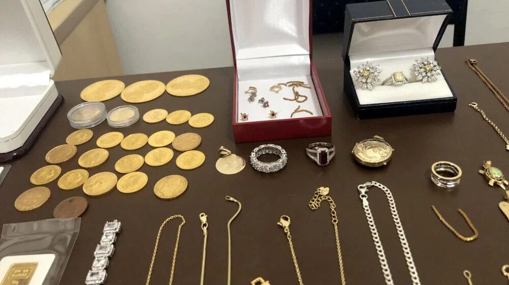 Muškarac iz Sombora uhapšen zbog krađe zlata i nakita od pola miliona evra iz porodične kuće u Kragujevcu