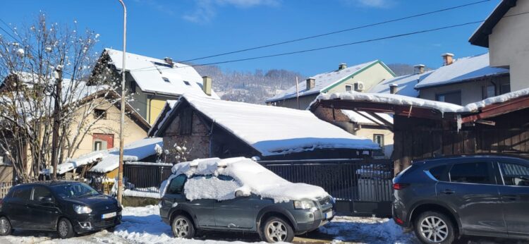 U Crnoj Travi 80 centimetara snega, problemi sa strujom u nekim planinskim mestima