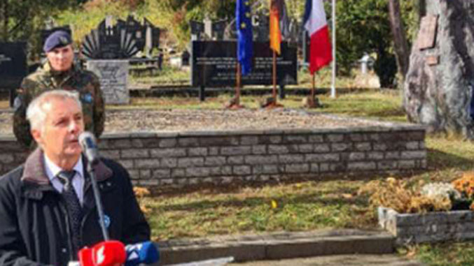 Ambasada Francuske će razmotriti vraćanje spomenika srpskim vojnicima na svoje mesto