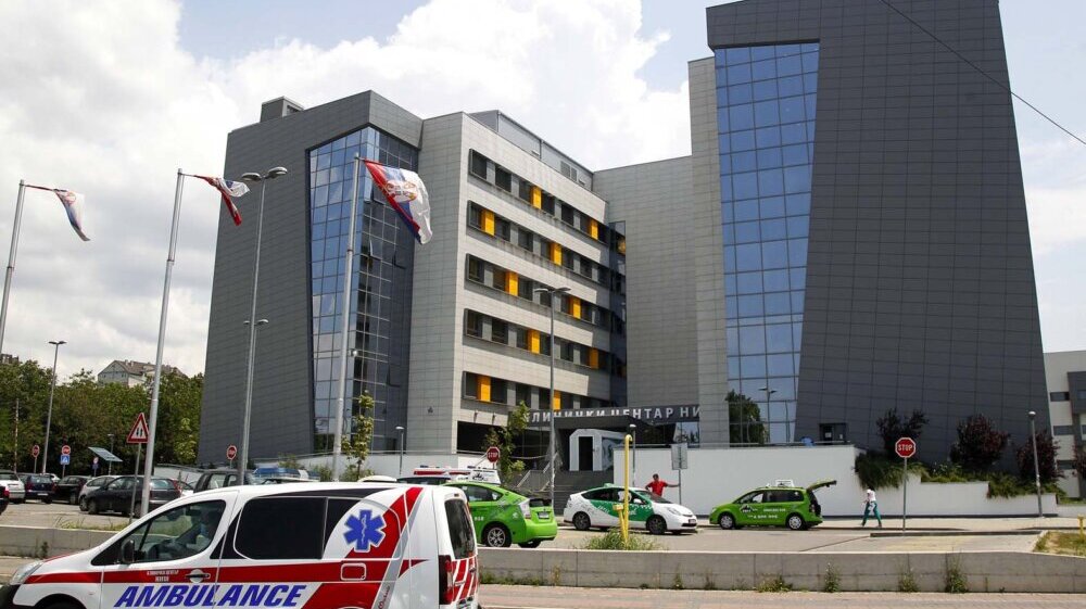 Nakon trovanja u fabrici „Magna“, tri osobe zadržane na bolničkom lečenju u Nišu