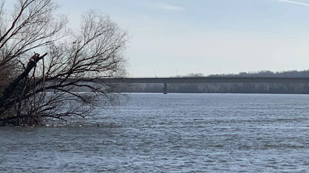 Most koji povezuje Bačku Palanku i Ilok oštećen od udara broda, uskoro se očekuje sanacija