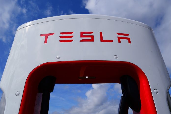 Tesla ukida više od deset odsto radnih mesta širom sveta