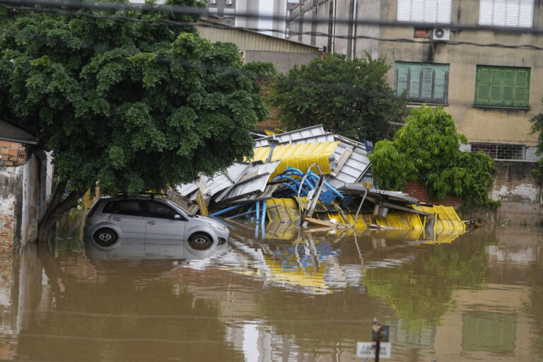 Jug Brazila se bori sa poplavama, a centralni delovi beleže temperaturne rekorde
