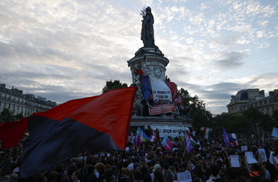 Demonstracije i suzavac nakon rezultata: Niko nema većinu u francuskom parlamentu