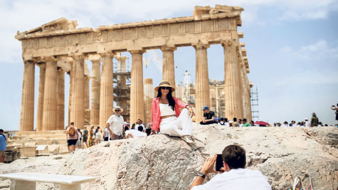 Grci žive od turizma, ali se mnogima smučio