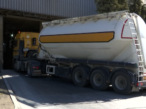 Šta o predlogu da „Titan cementara“ iz Kosjerića kao energent počne da korsiti otpad, kažu članovi lokalnog parlamenta, a šta građani?